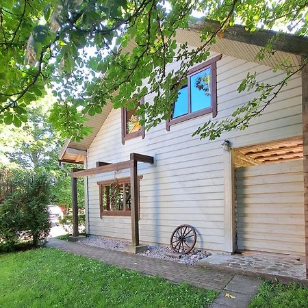 Viesu Maja "Ozolini" Jurkalne Exterior foto
