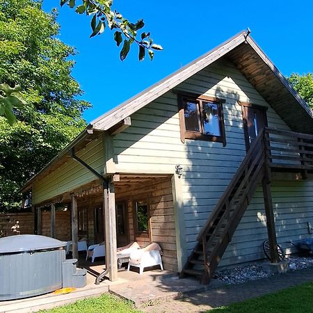 Viesu Maja "Ozolini" Jurkalne Exterior foto