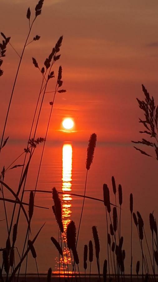 Viesu Maja "Ozolini" Jurkalne Exterior foto